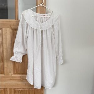 Elegant White Lace-Trimmed Chemise